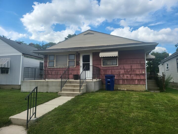 Property Photo: 1208 Minnesota Avenue OH 43211