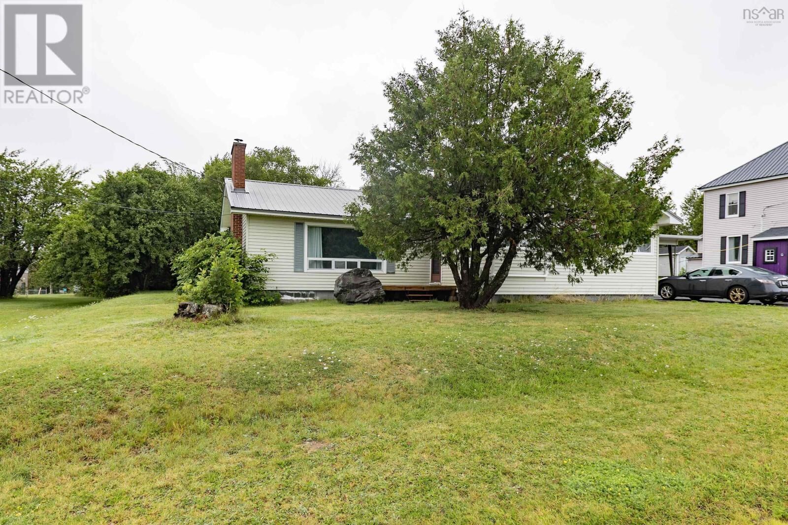 Property Photo: 86 Queen Street NS B0M 1X0