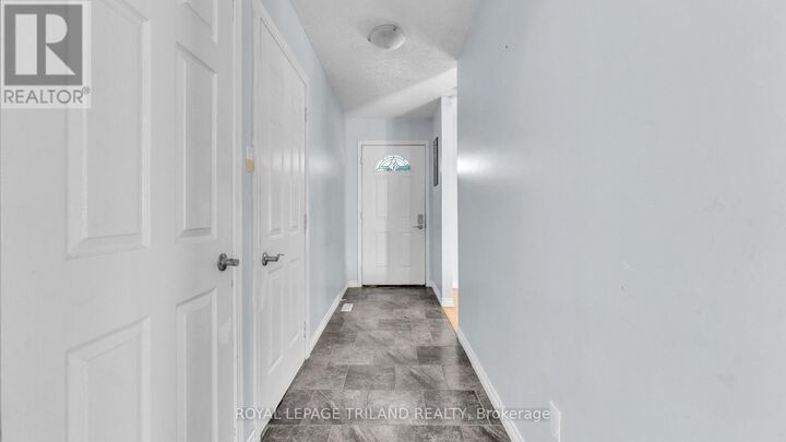 Photo de la propriété: 95 Huron Green South ON N5V 3S8