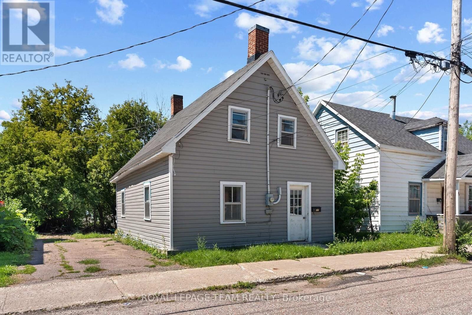 Property Photo:  42 Bonnechere Street South  ON K7V 1Z1 