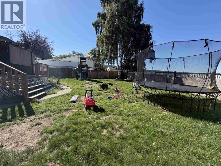 Photo de la propriété:  2928 Bessborough Avenue  BC V2N 1H4 