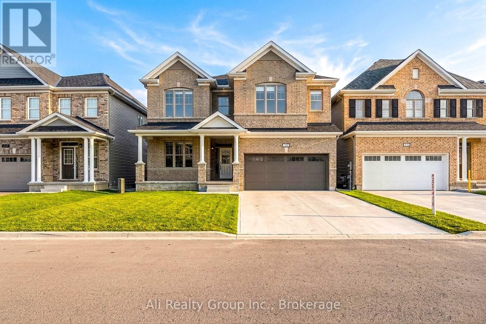 Property Photo:  38 Mudminnow Crescent  ON K4A 5H8 