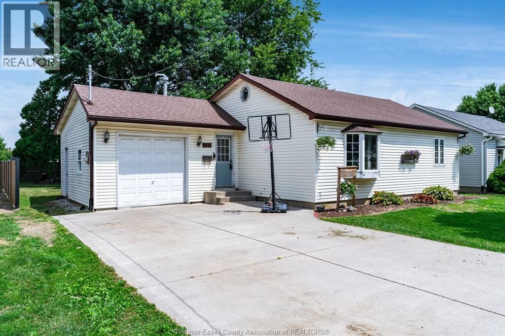 Property Photo: 133 Maidstone Avenue East ON N8M 2J6