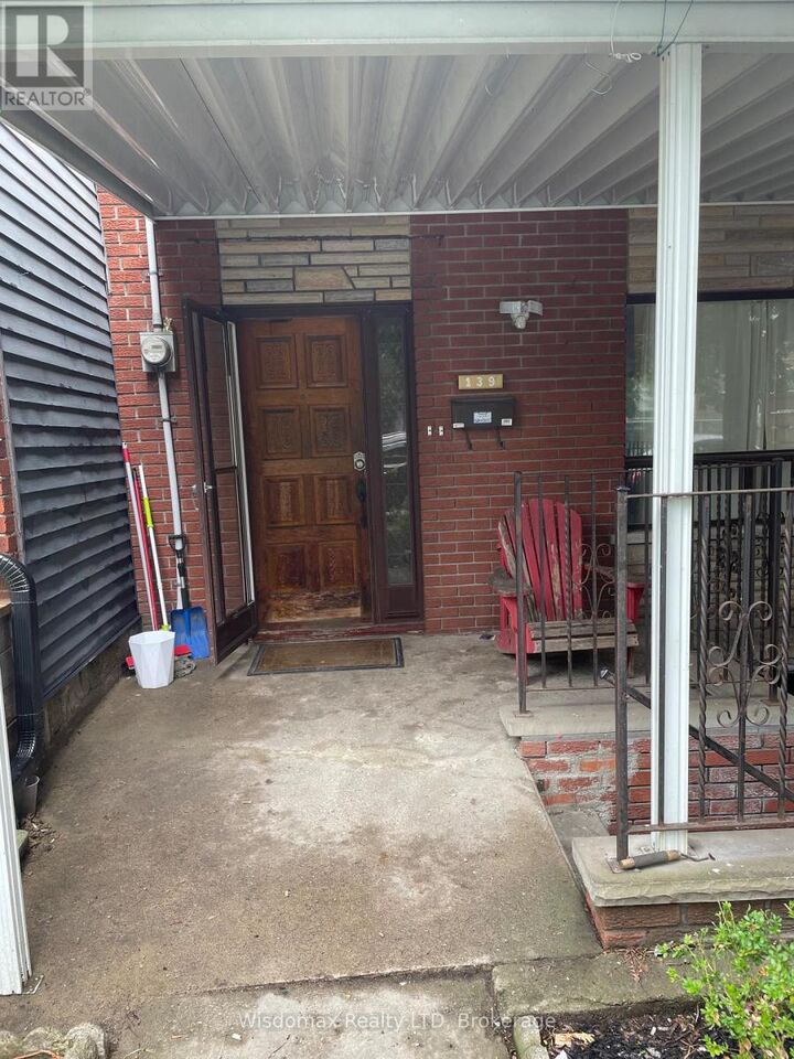 Property Photo: 139 Lippincott Street Mainfloor ON M5S 2P3