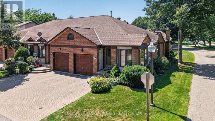Property Photo: 101 Green Briar Road 11 ON L9R 1S3