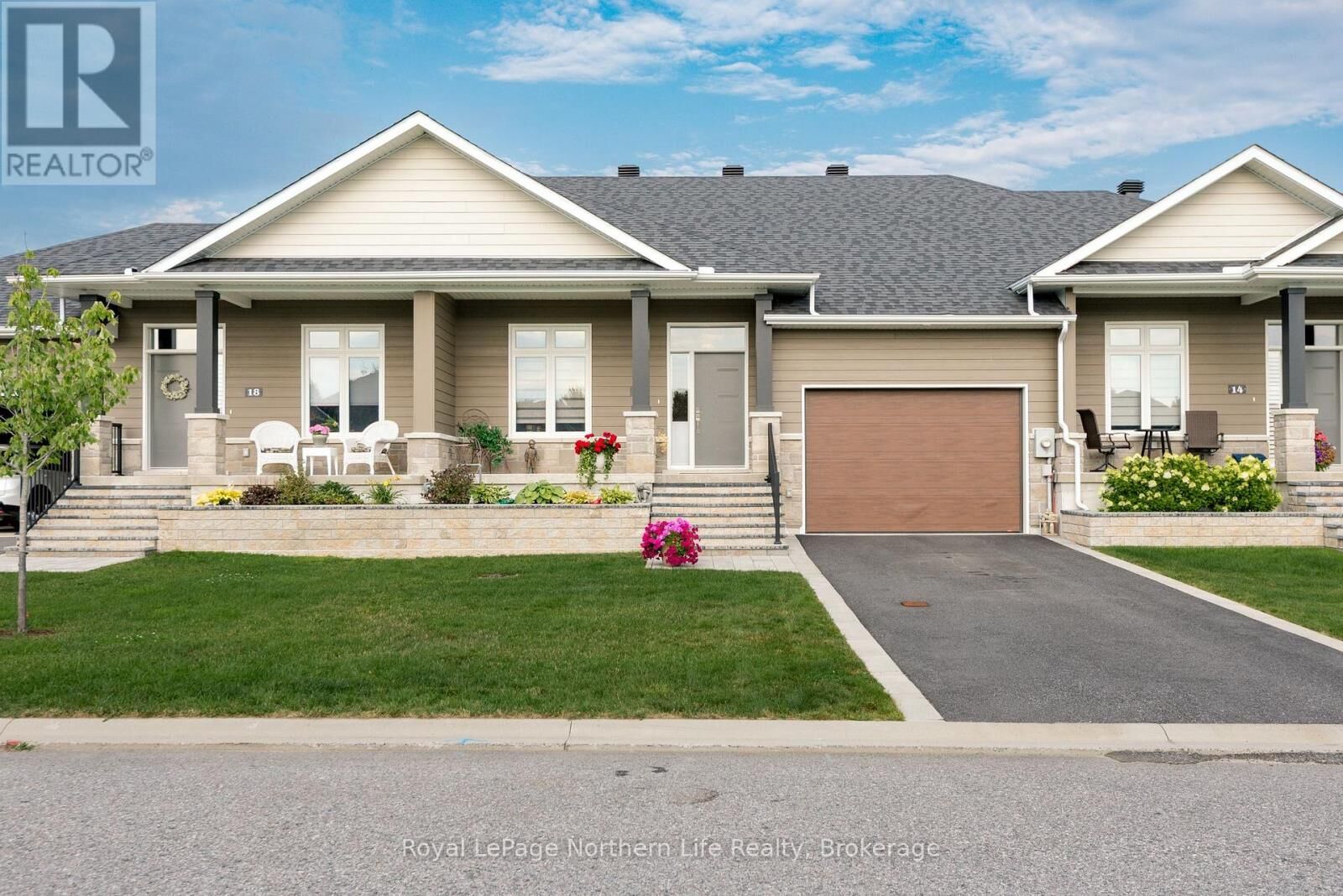 Property Photo: 16 Silver Maple Lane ON P1C 0B5