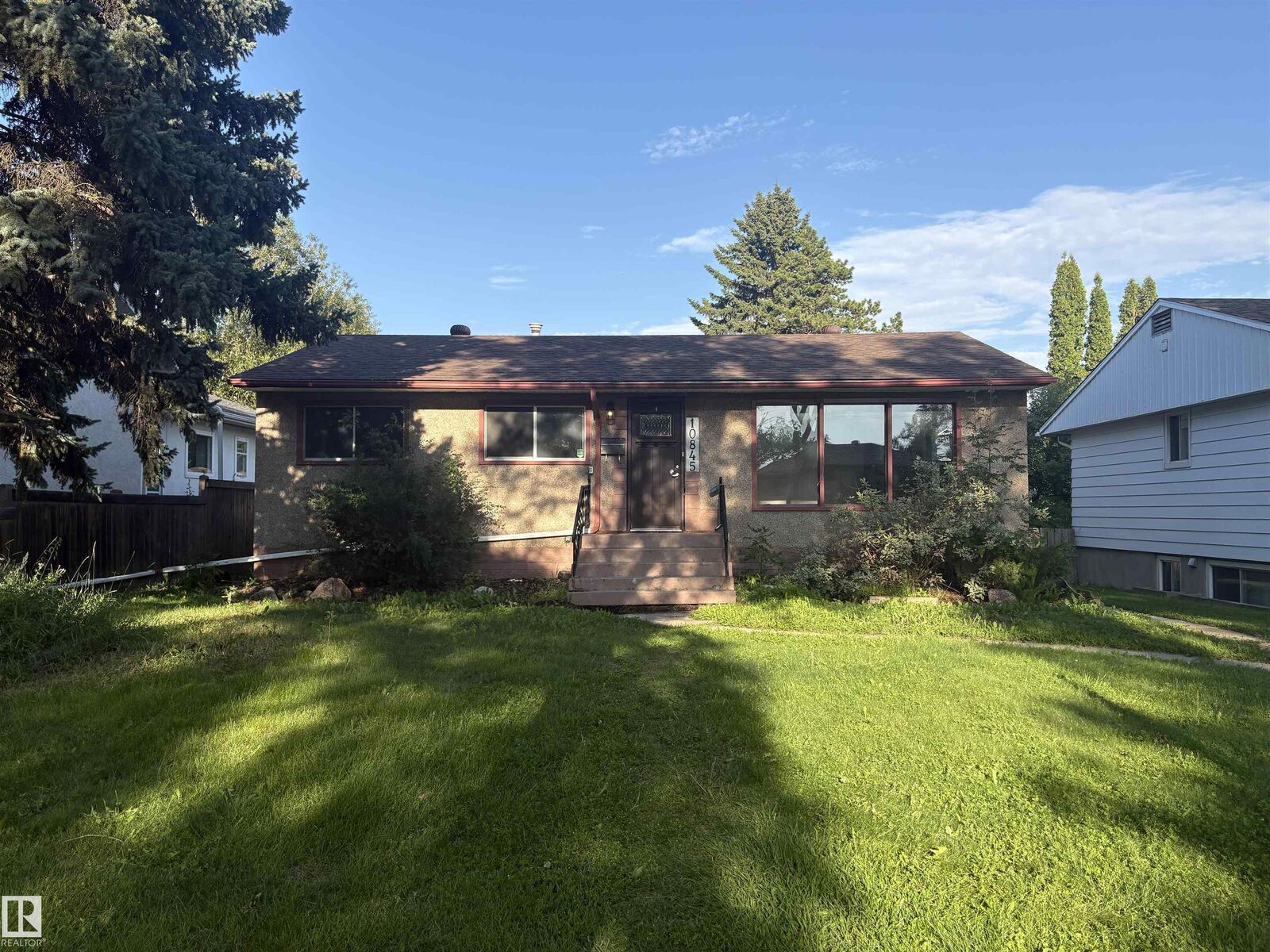 Property Photo:  10845 140 Street NW  AB T5M 1S4 