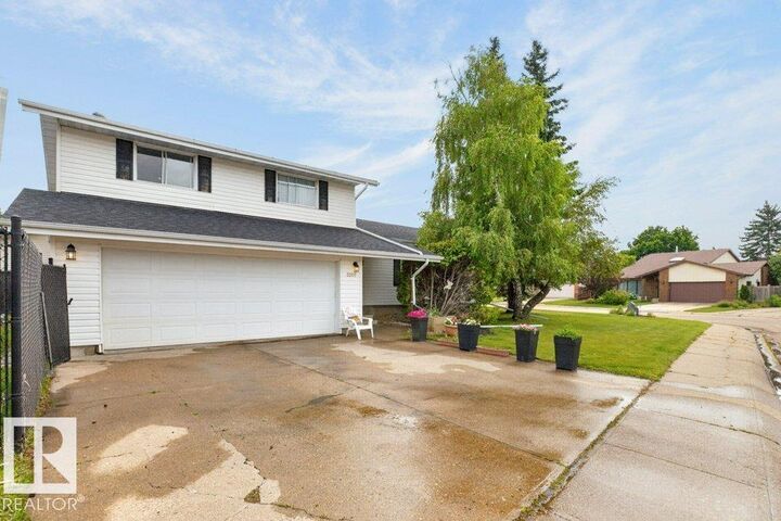 Property Photo: 3205 104A Street NW AB T6J 4H7