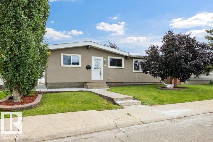 7119 136 Avenue NW — photo 1