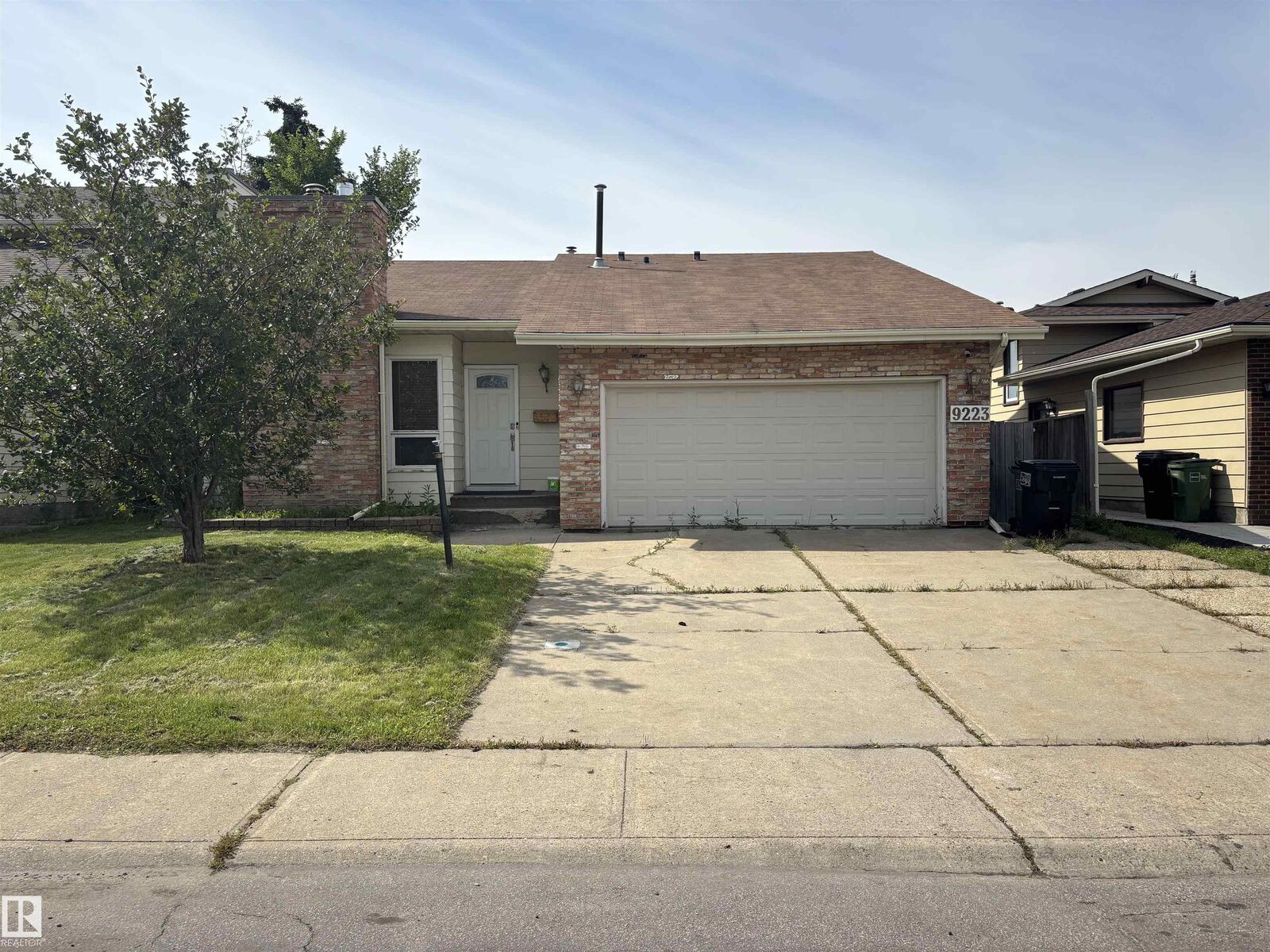 Photo de la propriété:  9223 172 Avenue NW  AB T5Z 2N3 