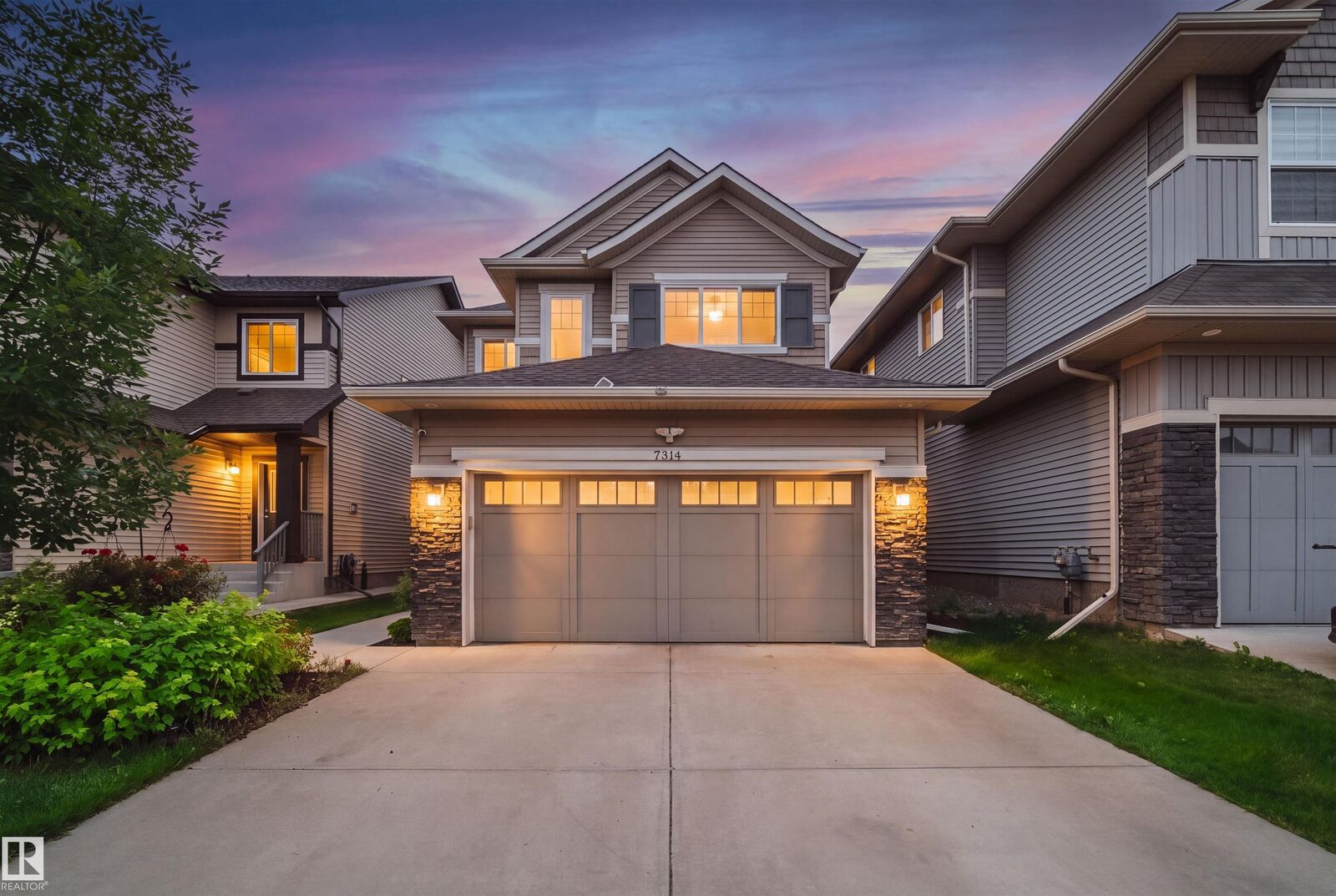 Property Photo: 7314 Edgemont Way NW AB T6M 0S1