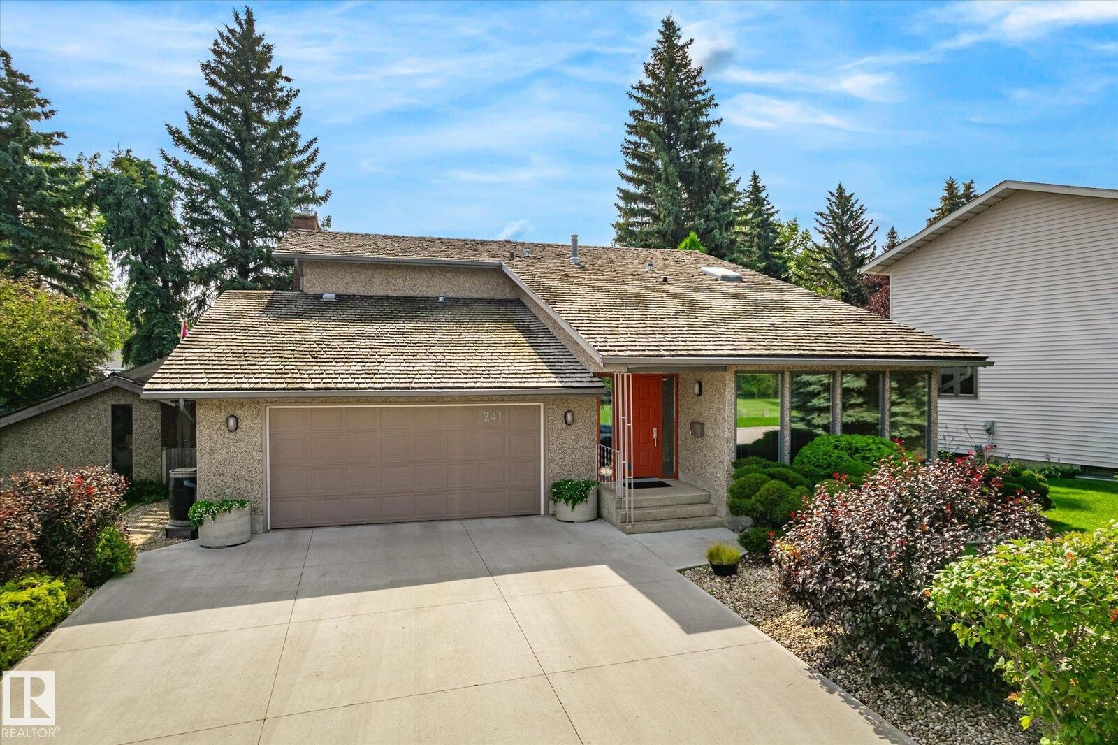 Property Photo:  241 Greenoch Crescent NW  AB T6L 1W6 