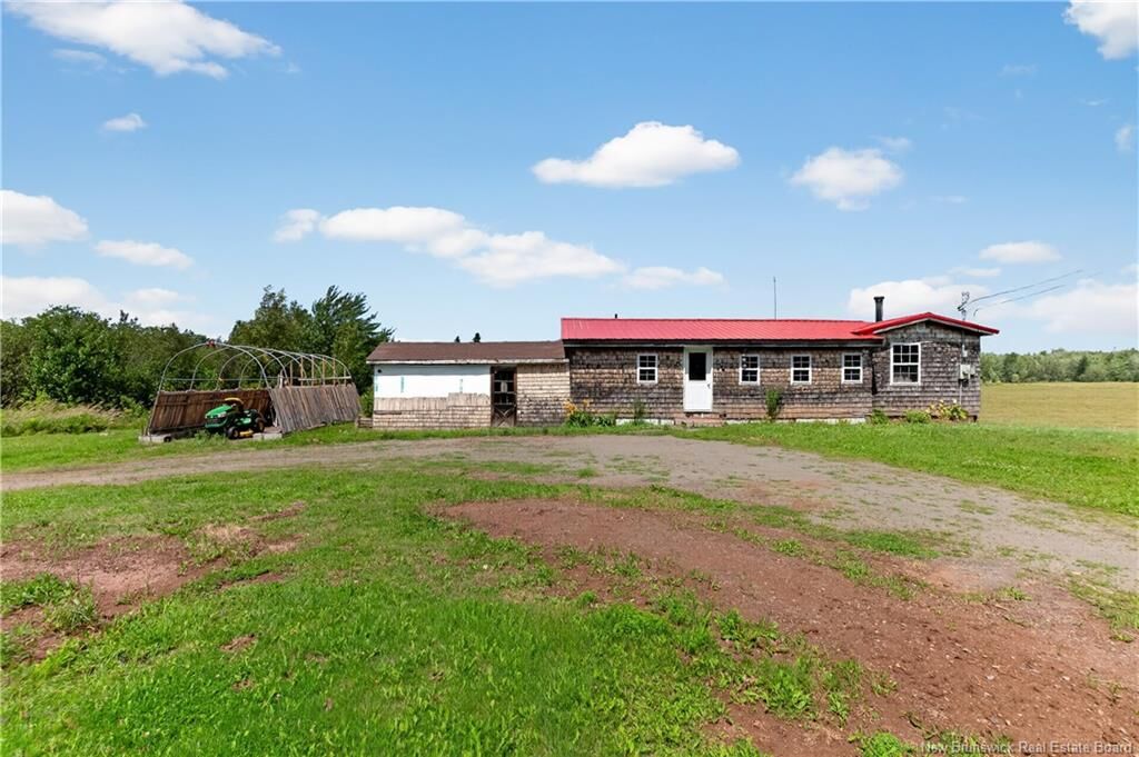 Property Photo:  460 Middlesex  NB E4J 1H6 