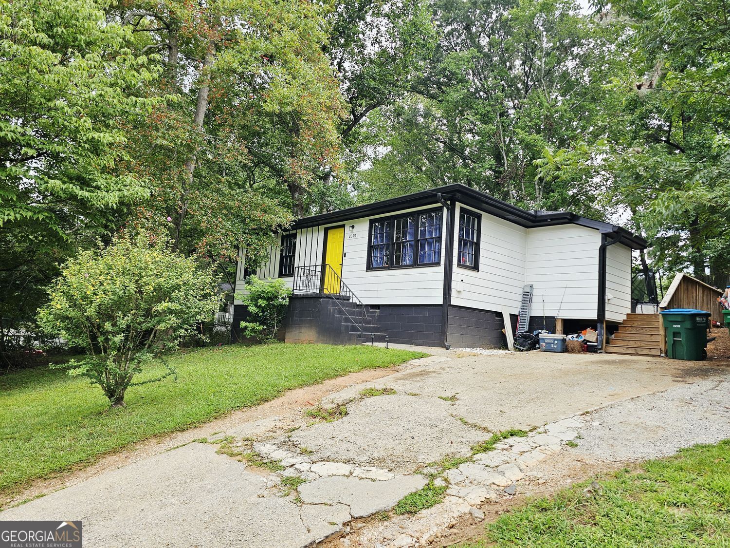 Property Photo:  2096 Venesa Circle Circle  GA 30168 