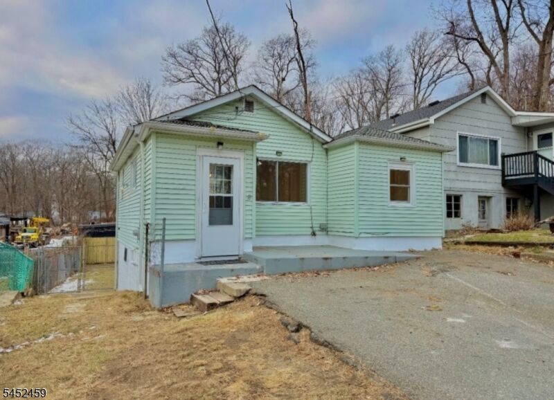 Property Photo:  12 Colby Trl  NJ 07843 