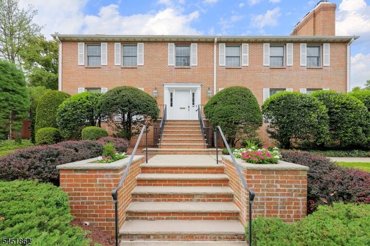 Property Photo:  12 Cowperthwaite Place  NJ 07090 