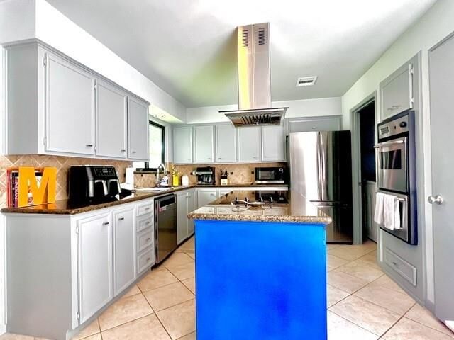 Property Photo:  1702 Cherry Bend Drive  TX 77077 