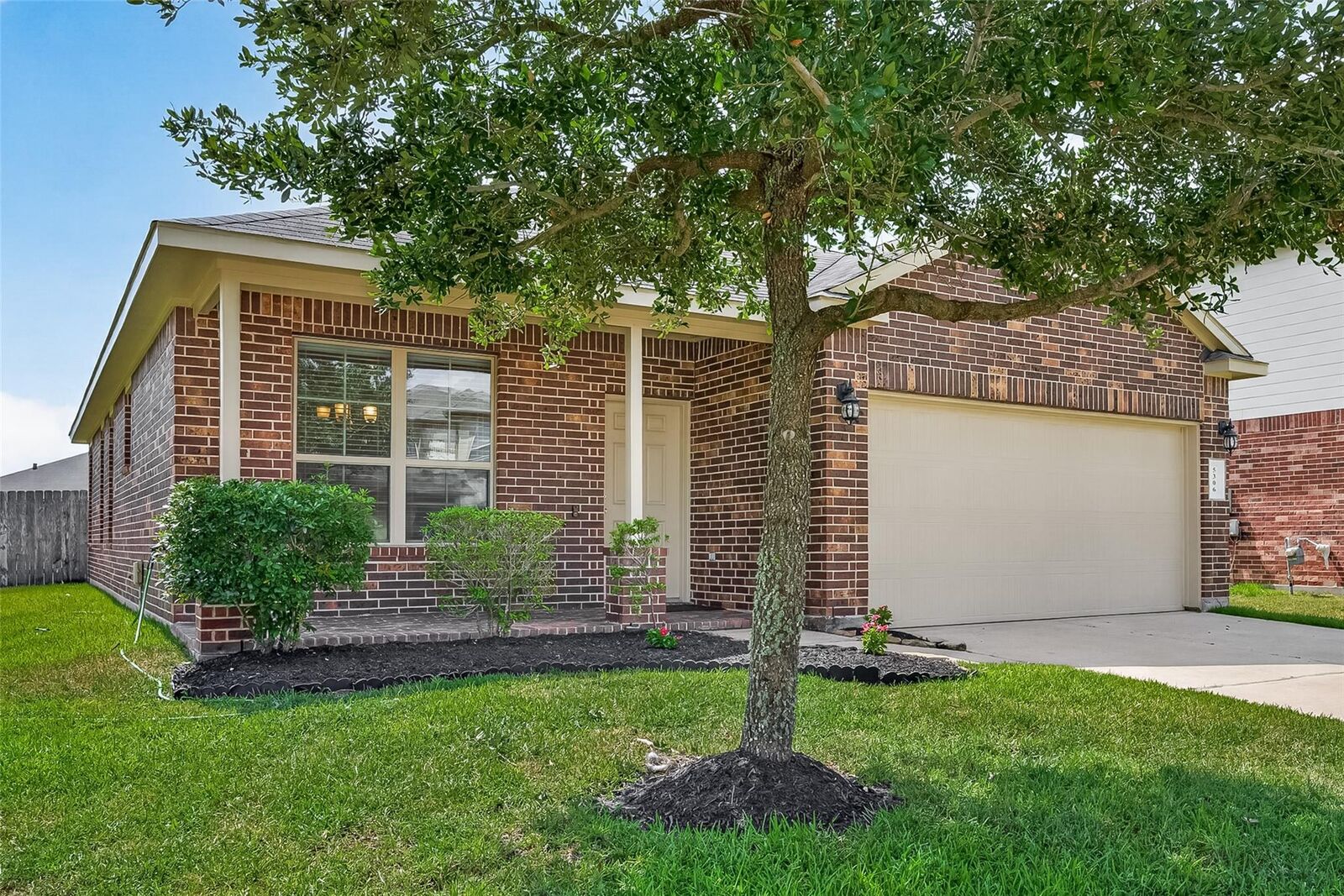 Property Photo: 5306 Little Jasmine Way TX 77449