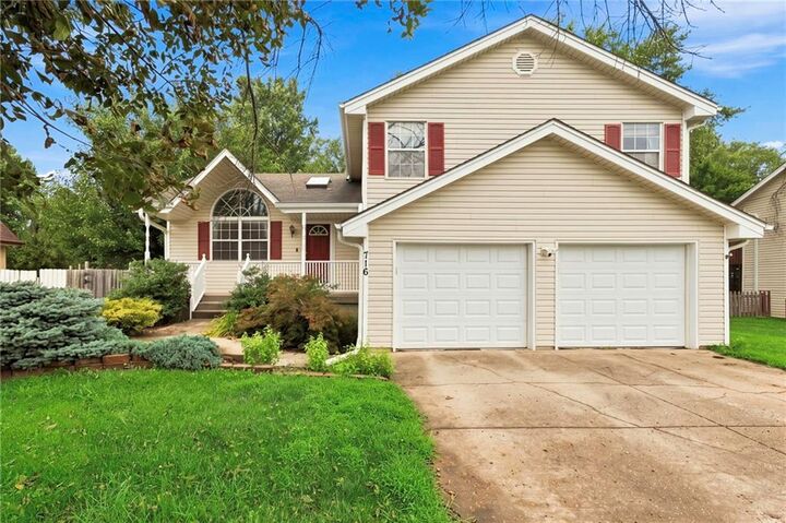 Property Photo:  716 SE 11th Street  MO 64081 