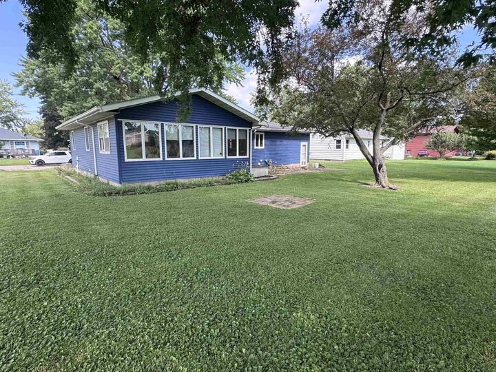 Property Photo: 947 1st Ave SE IA 50662