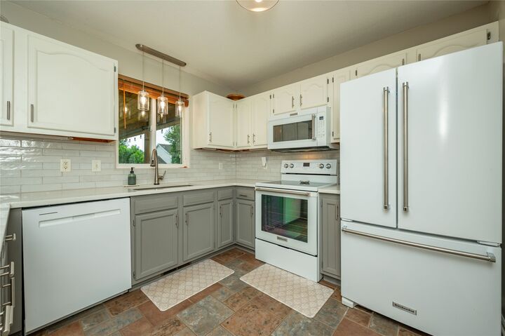 Property Photo: 2013 NW School Street IA 50023