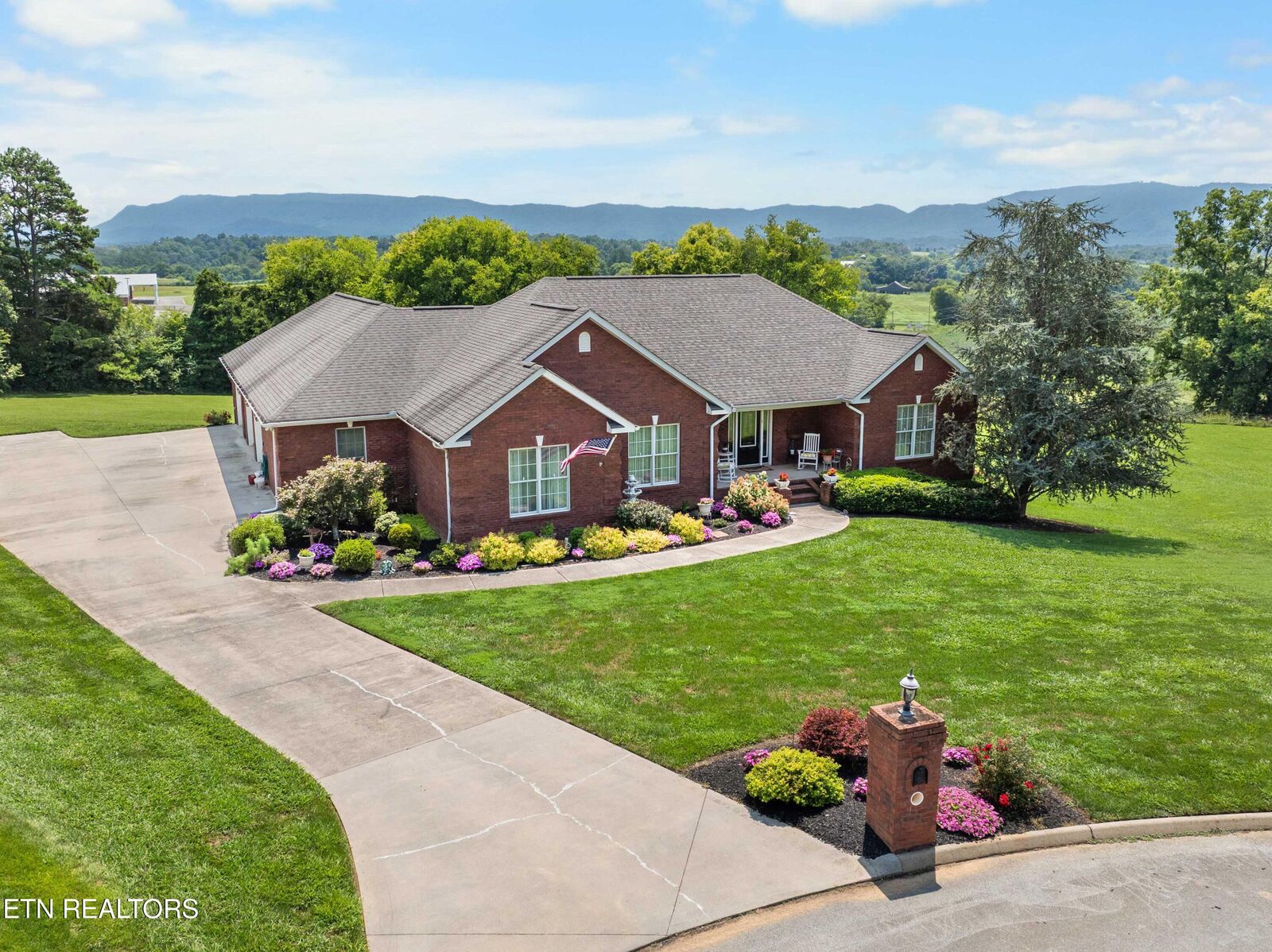 Property Photo: 1648 Laramie Lane TN 37865