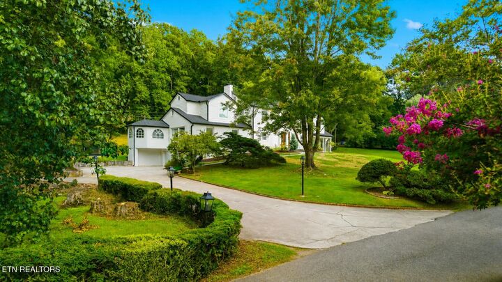 Property Photo: 2704 Lakewood Lane TN 37921