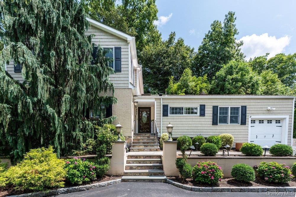Property Photo:  457 Pinebrook Boulevard  NY 10804 
