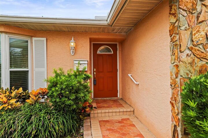 Property Photo:  1112 40th Ave NE  FL 33703 