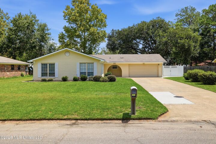 Property Photo: 4000 Hillandale Drive MS 39553