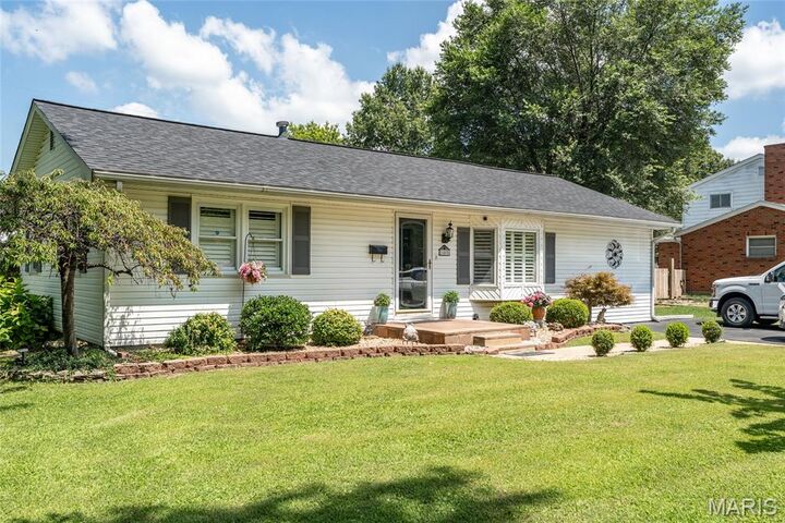 Property Photo:  1405 Norwood Drive  IL 62040 