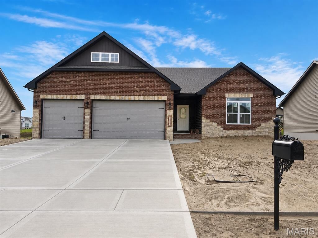 Property Photo: 1823 Robins Mill Court IL 62062