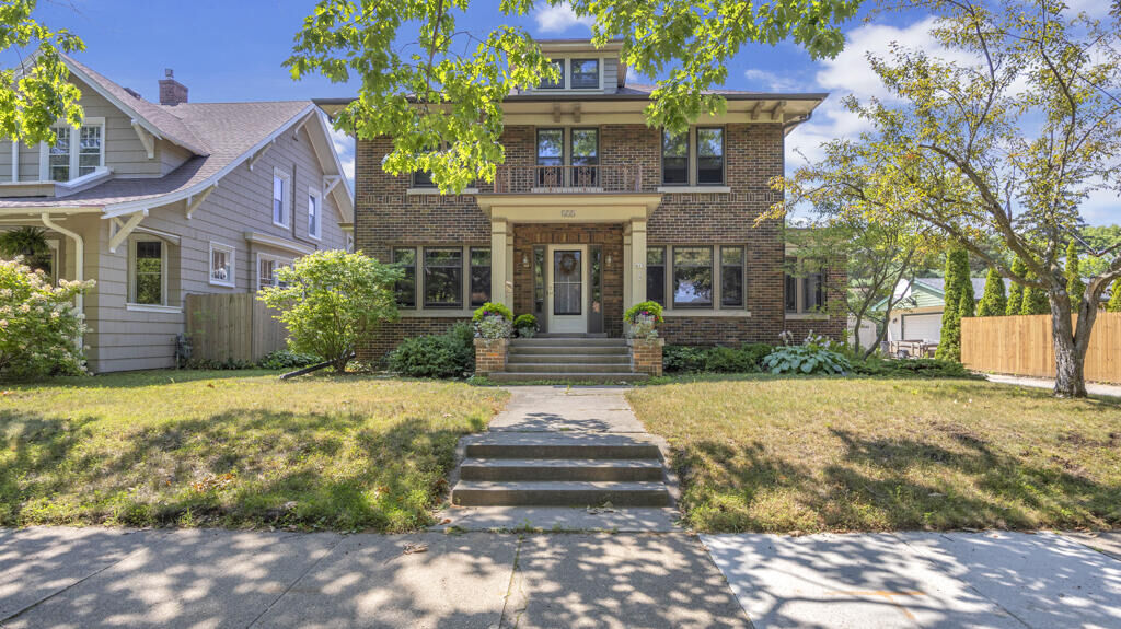 Property Photo:  413 Lincoln Ave  WI 53081 