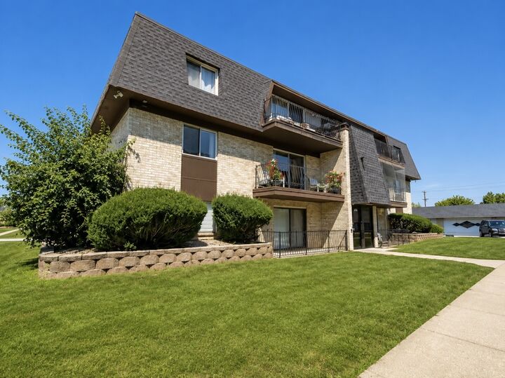 Property Photo: 11103 S 84th Avenue 2A IL 60465