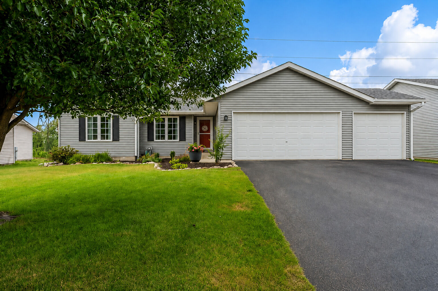 Property Photo: 3078 Derbyshire Drive IL 61115