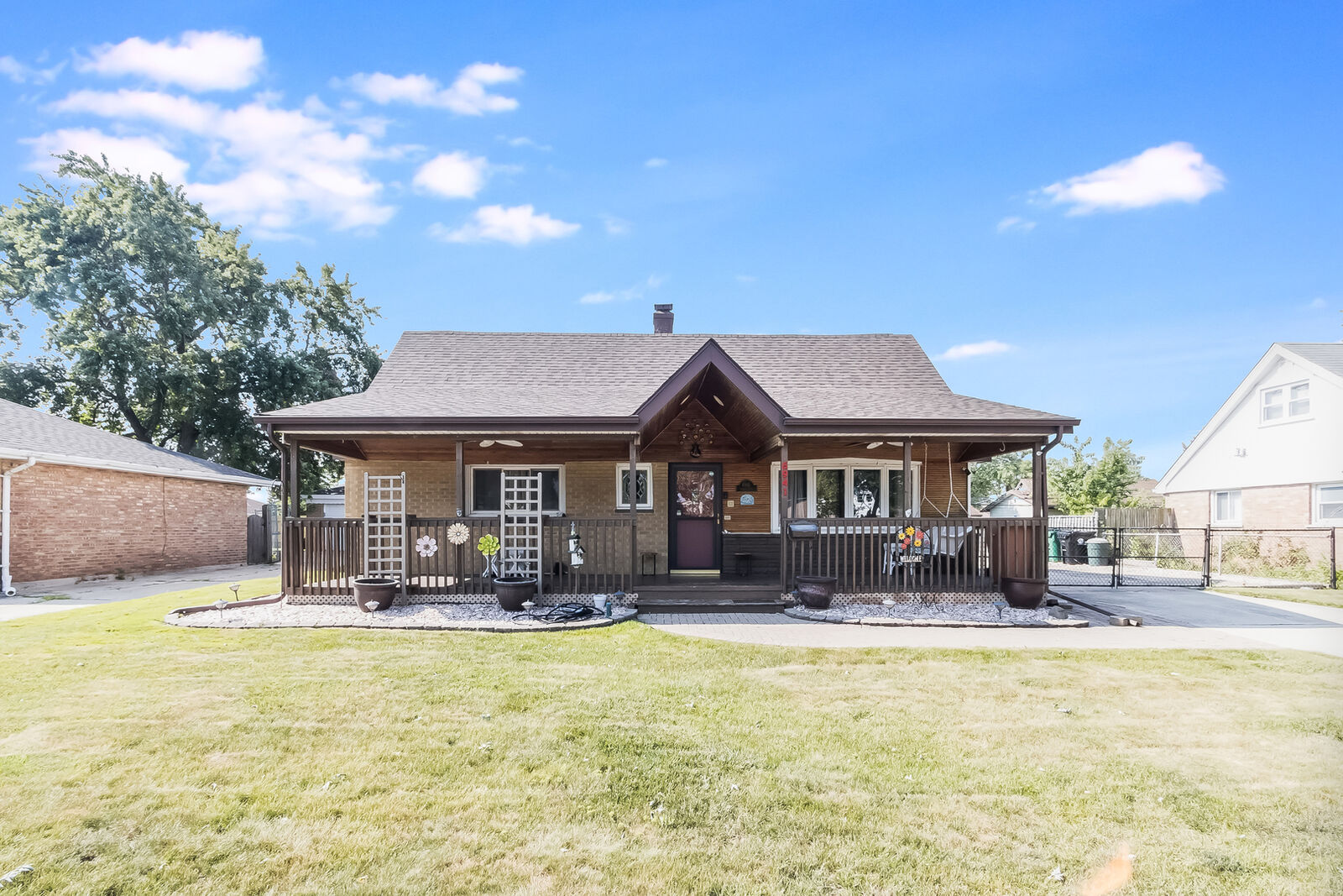 Property Photo:  6941 Olympic Drive  IL 60455 