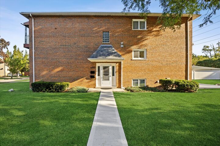 Property Photo: 801 Barnsdale Road 2 IL 60526