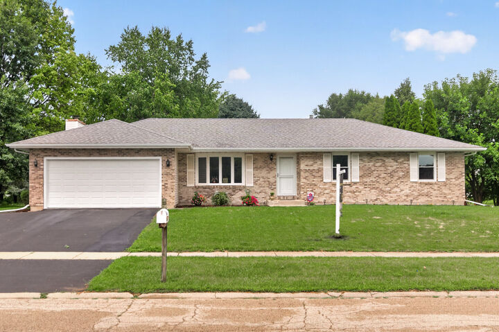 Property Photo:  265 W Carol Avenue  IL 60112 
