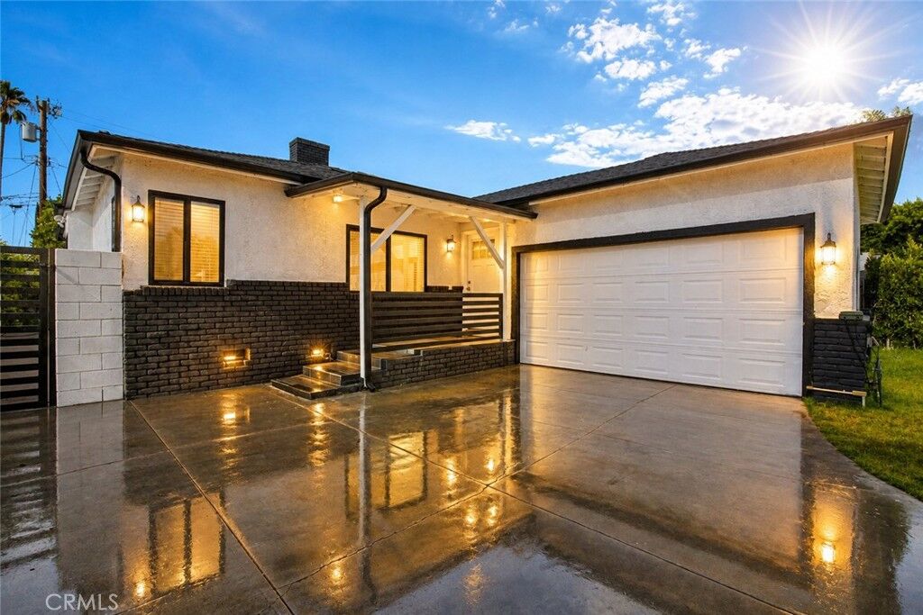Property Photo:  11031 Lull Street  CA 91352 