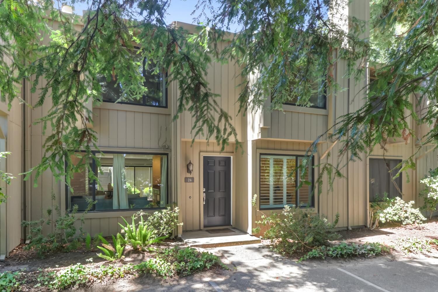 Property Photo: 24 Adelphi Court CA 95825