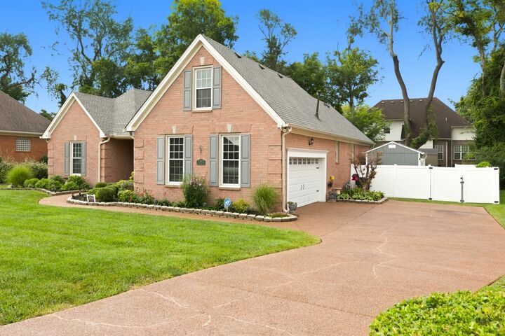 Property Photo: 206 Savannah Rdg TN 37127