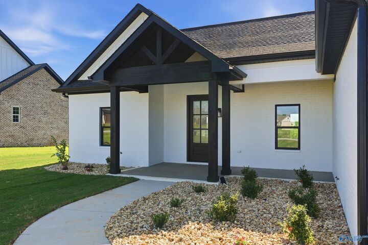 Property Photo:  100 Hummingbird Way  AL 35645 