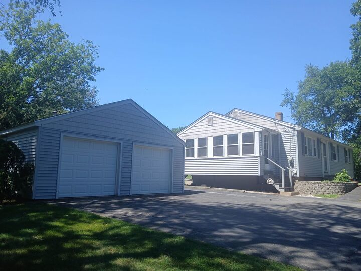 Property Photo:  33 General Pulaski Drive  NH 03079 
