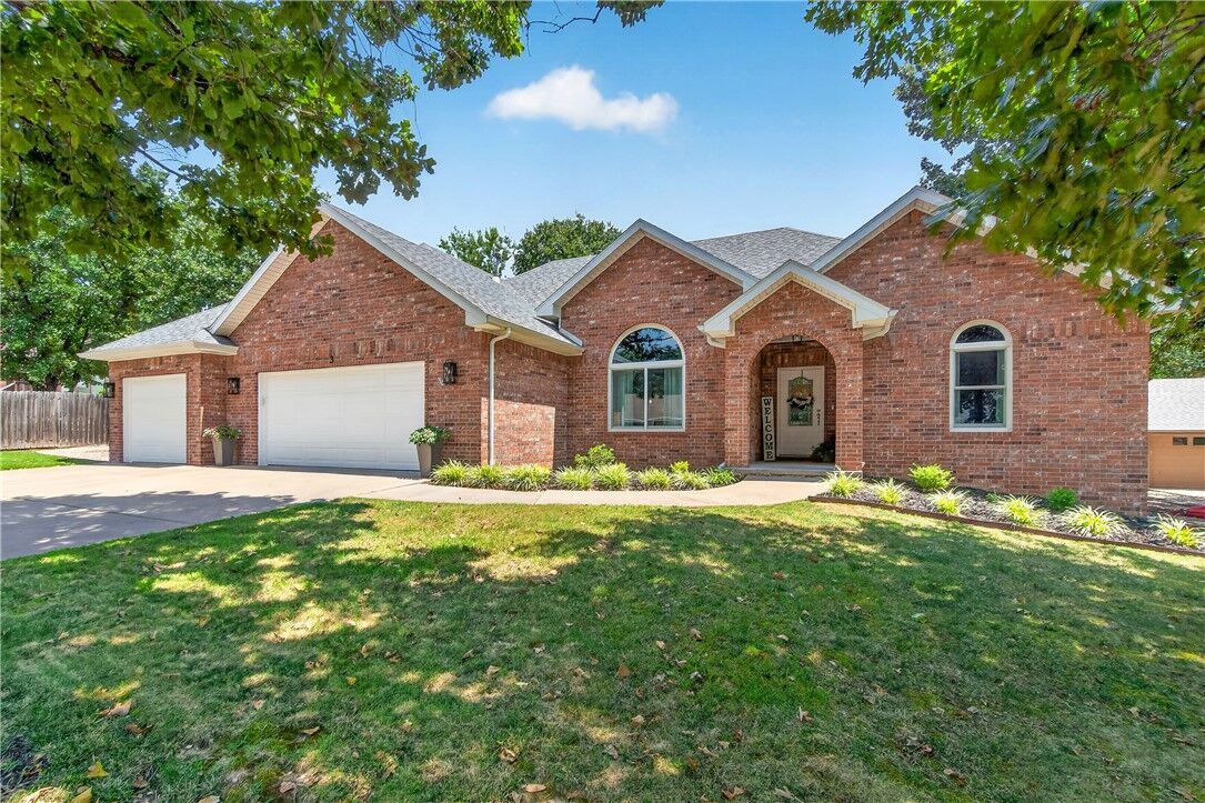 Property Photo: 3 Ettington Drive AR 72714