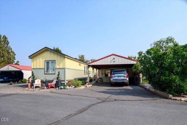 Property Photo: 6100 S Highway 97 OR 97756