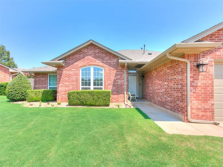 Property Photo:  409 NW 141st Circle  OK 73013 