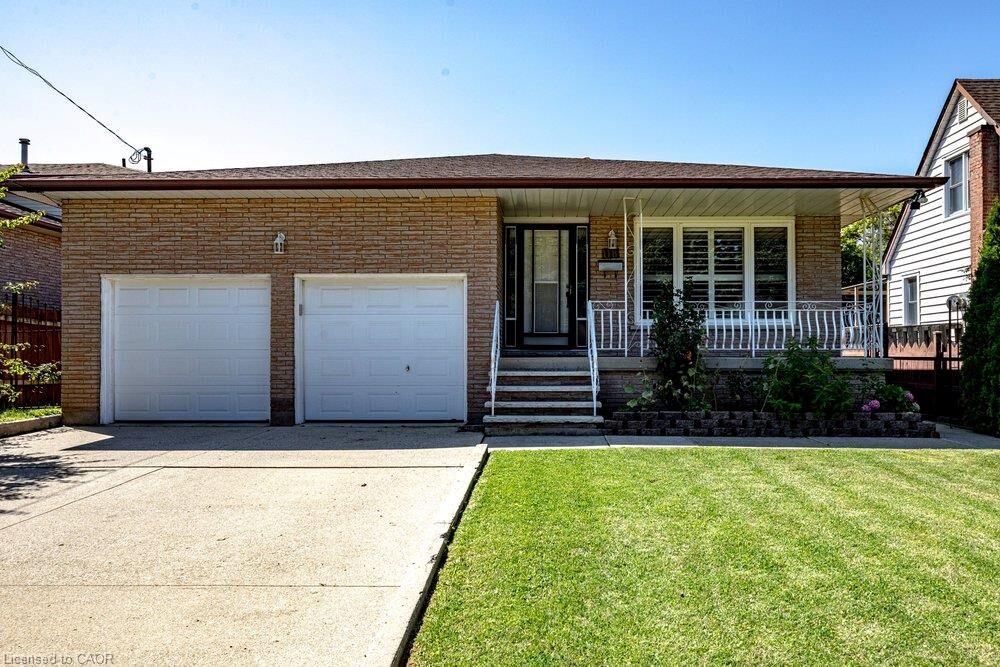 Property Photo:  118 Pottruff Road S  ON L8K 4A2 