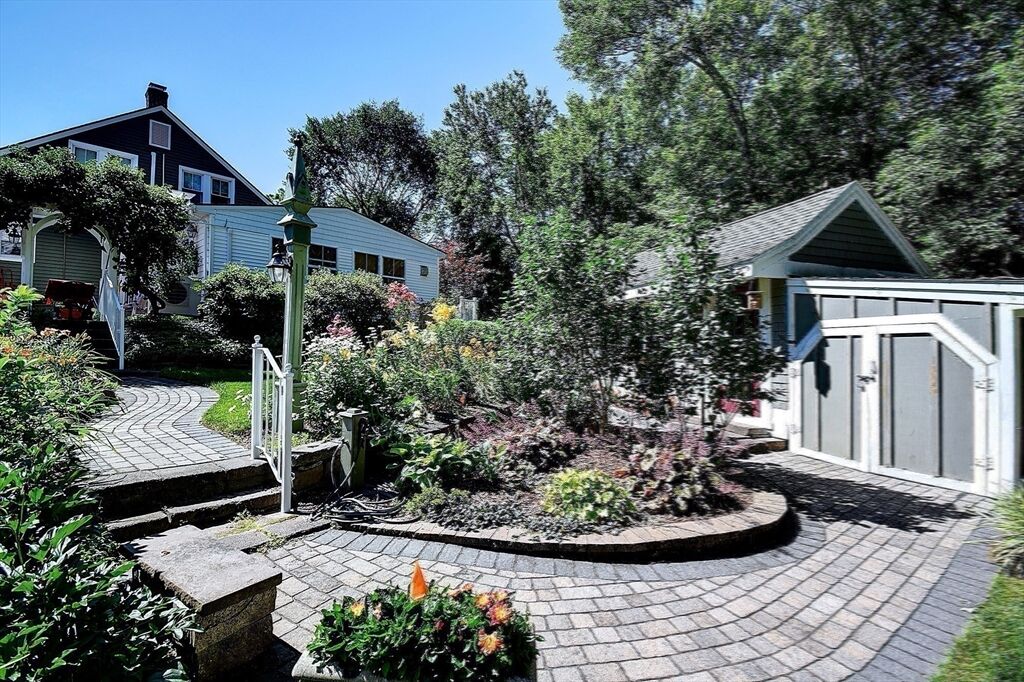 Property Photo:  647 Main St B  MA 01537 