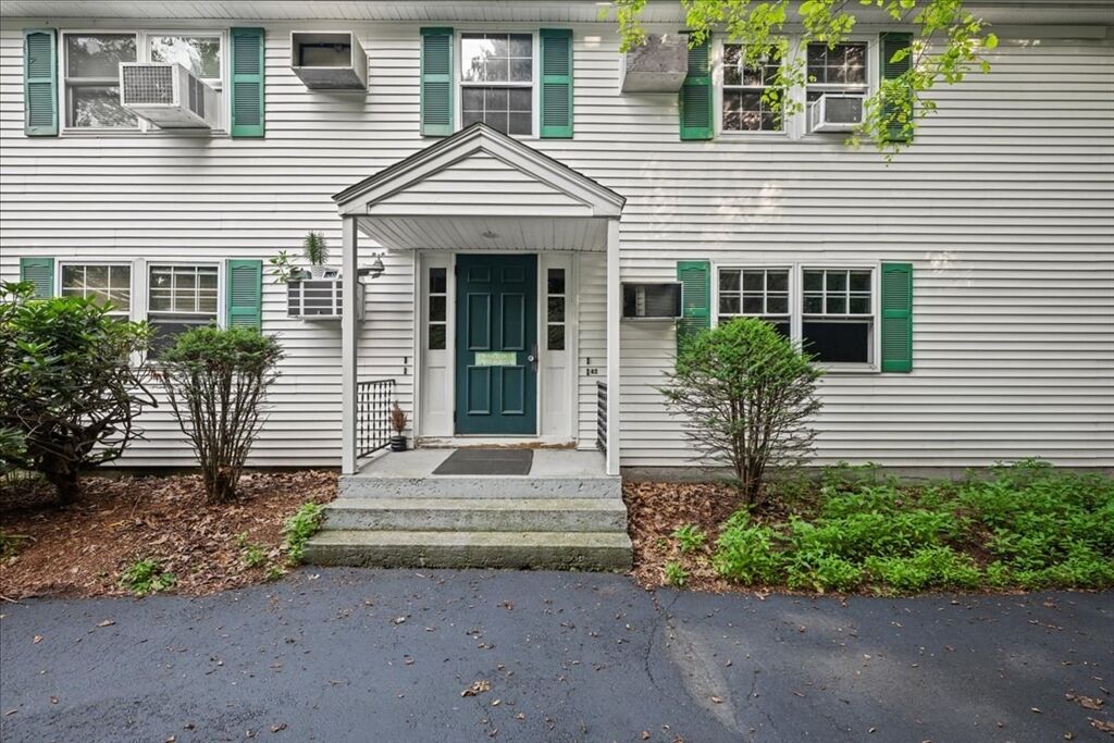Property Photo: 17 Wysocki Dr 42 MA 01571