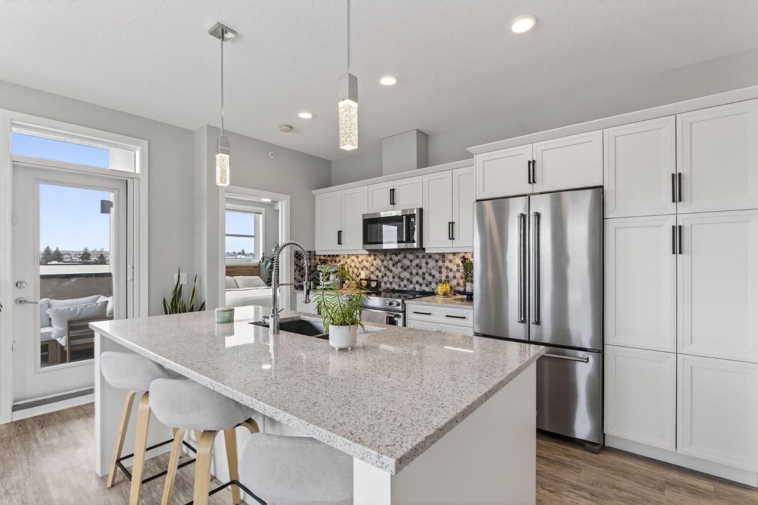 Property Photo: 80 Greenbriar Place NW 1402 AB T3B 6J4